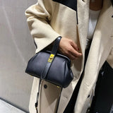 Bolso de hombro retro de lujo para compras.