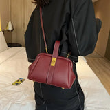 Bolso de hombro retro de lujo para compras.