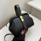 Bolso de hombro retro de lujo para compras.