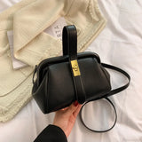 Bolso de hombro retro de lujo para compras.