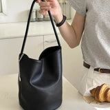 Bolso bandolera retro tipo cubo en piel suave