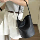 Bolso bandolera retro tipo cubo en piel suave