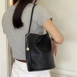 Bolso bandolera retro tipo cubo en piel suave