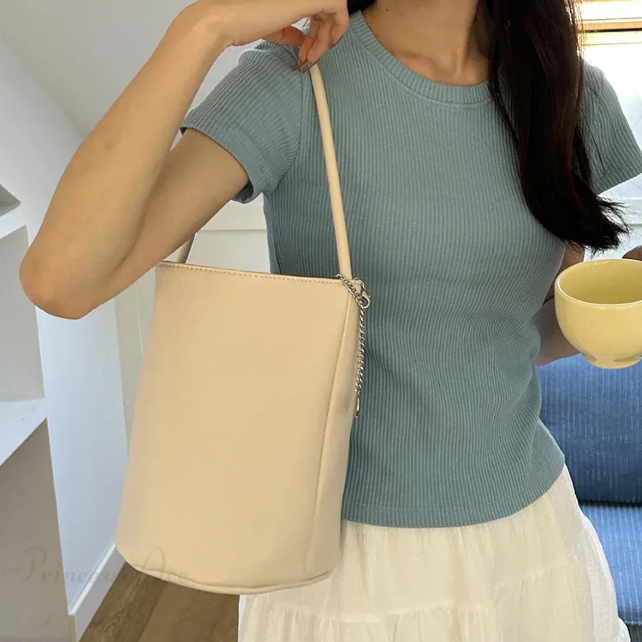 Bolso bandolera retro tipo cubo en piel suave