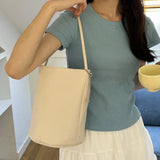 Bolso bandolera retro tipo cubo en piel suave