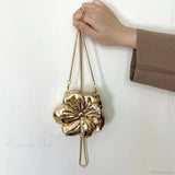 Clutch acrílico en oro rosa con estampado floral