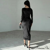Un vestido midi entallado con mangas largas fruncidas, elegante y perfecto para el otoño y las noches.