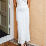 Vestido lencero con volantes y escote pronunciado