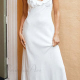 Vestido lencero con volantes y escote pronunciado