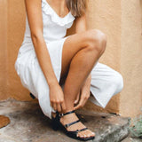 Vestido lencero con volantes y escote pronunciado