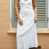 Vestido lencero con volantes y escote pronunciado