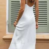 Vestido lencero con volantes y escote pronunciado
