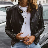 Chaqueta de cuero para mujer – Corte ajustado – Estilo motero – Cremallera asimétrica – Detalles acolchados