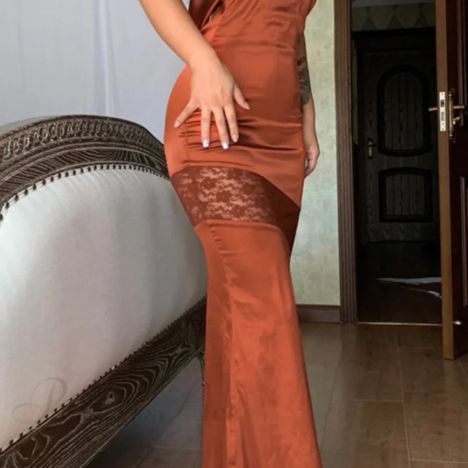 Vestido de satén y encaje sin tirantes y sin espalda