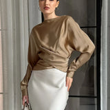 Blusa de satén con cuello redondo