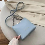 Bolso bandolera de piel con cadena para personas mayores