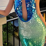 Minivestido ajustado con lentejuelas, espalda abierta y cuello halter