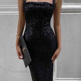 Vestido sin espalda con lentejuelas y tirantes irregulares
