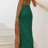 Vestido sin espalda con lentejuelas y tirantes irregulares