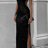 Vestido sin espalda con lentejuelas y tirantes irregulares