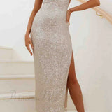 Vestido sin espalda con lentejuelas y tirantes irregulares
