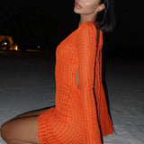 Minivestido sexy con espalda descubierta, texturizado y con cordones