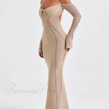 Vestido sexy con espalda descubierta, con tirantes, corte entallado y elegante, manga larga y escote pronunciado.