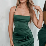 Vestido de noche sexy con abertura y corte ajustado, con tirantes finos.