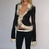 Blusa corta con mangas largas y cuello de piel, paneles de tul y un escote elegante y sexy.