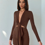 Minivestido sexy ajustado con mangas largas y escote pronunciado en malla calada