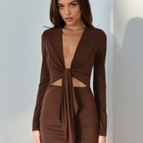 Minivestido sexy ajustado con mangas largas y escote pronunciado en malla calada
