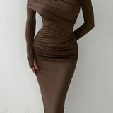 Elegante vestido largo con escote de hombros descubiertos