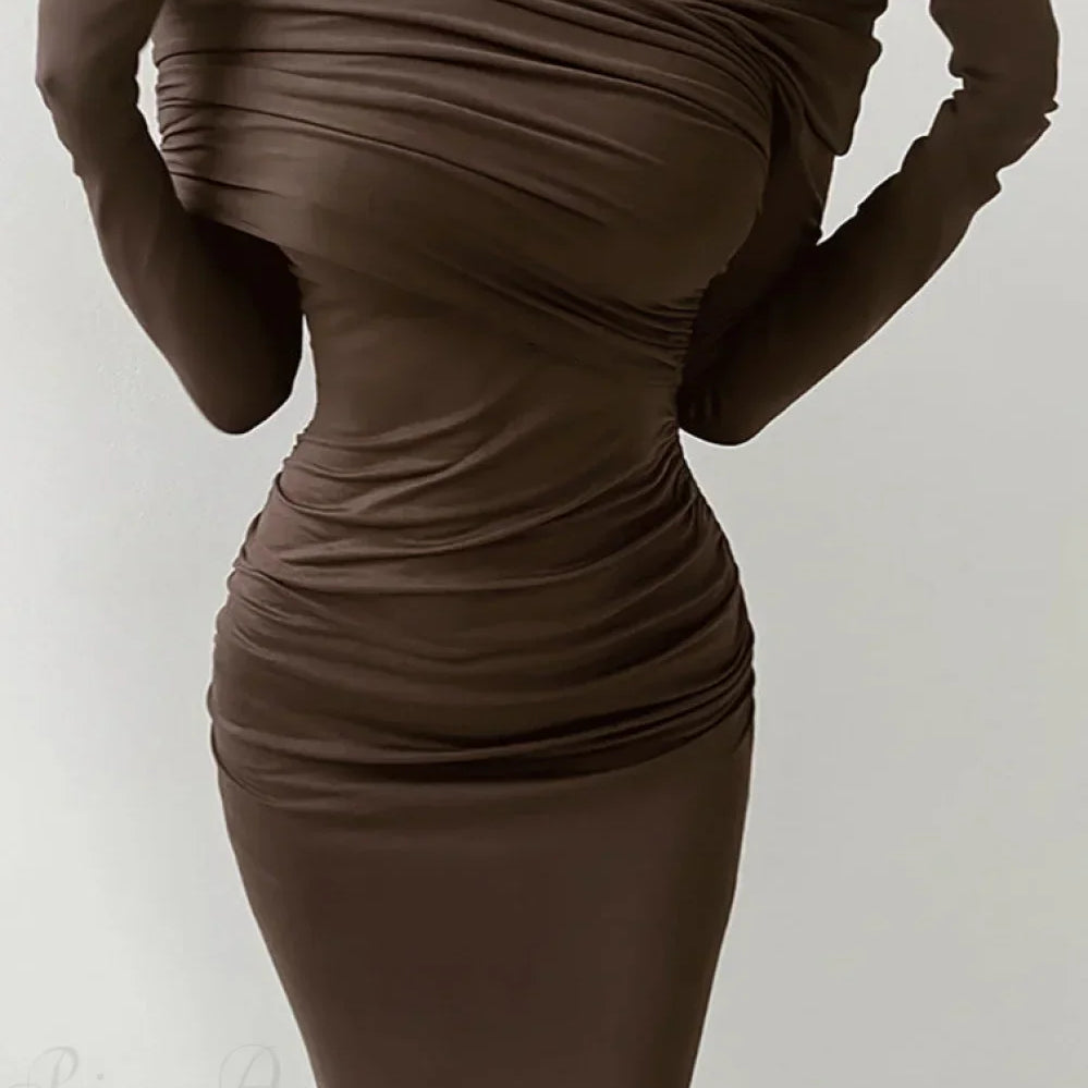 Elegante vestido largo con escote de hombros descubiertos