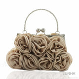 Clutch de noche con marco floral en rosa de seda.