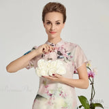 Clutch de noche con marco floral en rosa de seda.
