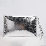 Clutch de noche plateado con lentejuelas y pedrería