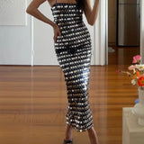 Elegante vestido midi con tirantes y lentejuelas plateadas