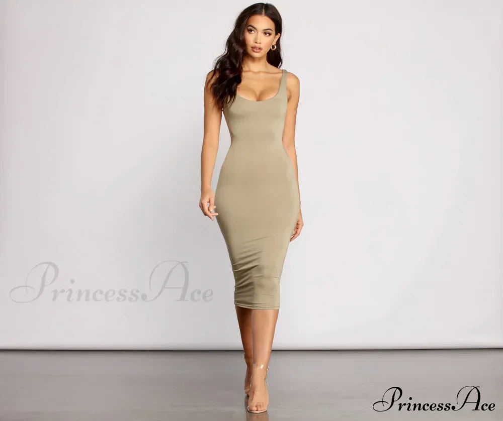 Vestido midi básico y elegante con cuello redondo de Slay Every Day