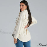 Chaqueta estilo camisa con cinturón de piel sintética de Sleek Trends