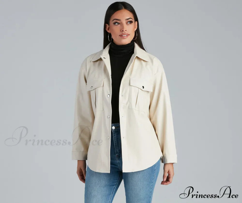 Chaqueta estilo camisa con cinturón de piel sintética de Sleek Trends