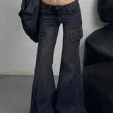 Pantalones cargo de mezclilla de tiro bajo y corte entallado