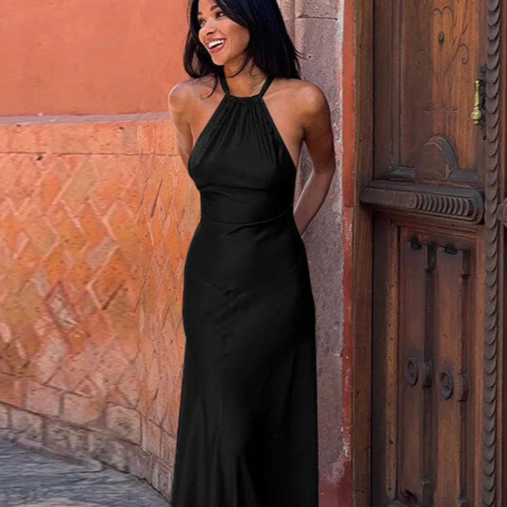 Vestido de noche ajustado con espalda descubierta