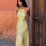 Vestido de noche ajustado con espalda descubierta
