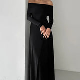Vestido largo formal minimalista con hombros descubiertos y fluido.