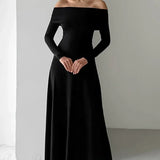 Vestido largo formal minimalista con hombros descubiertos y fluido.