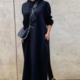 Vestido con capucha y abertura