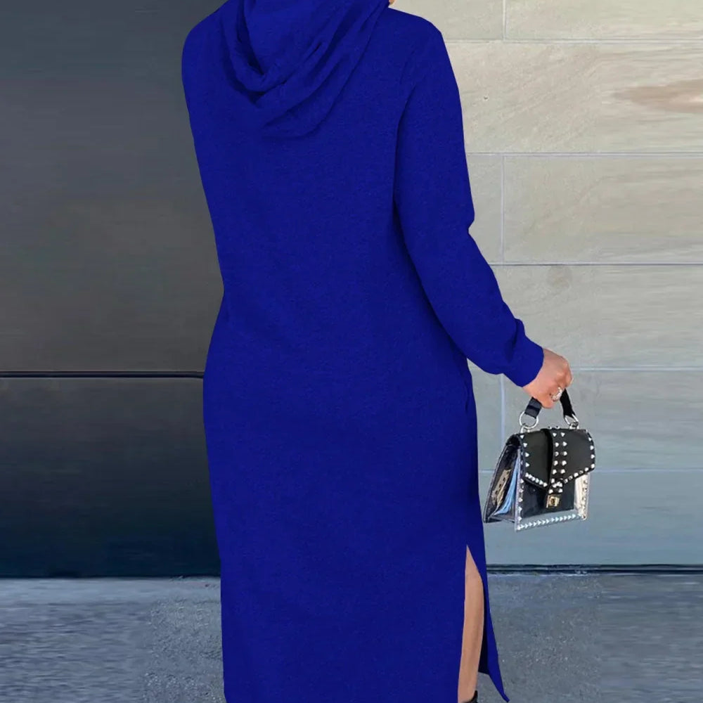 Vestido con capucha y abertura