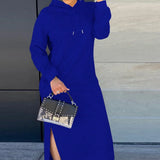 Vestido con capucha y abertura