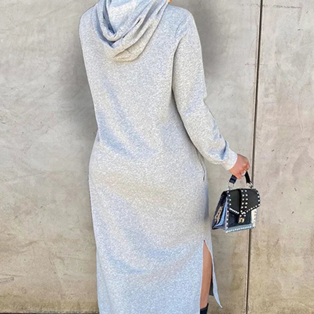 Vestido con capucha y abertura