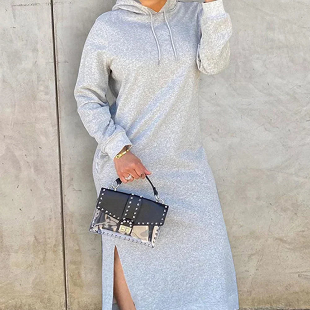 Vestido con capucha y abertura